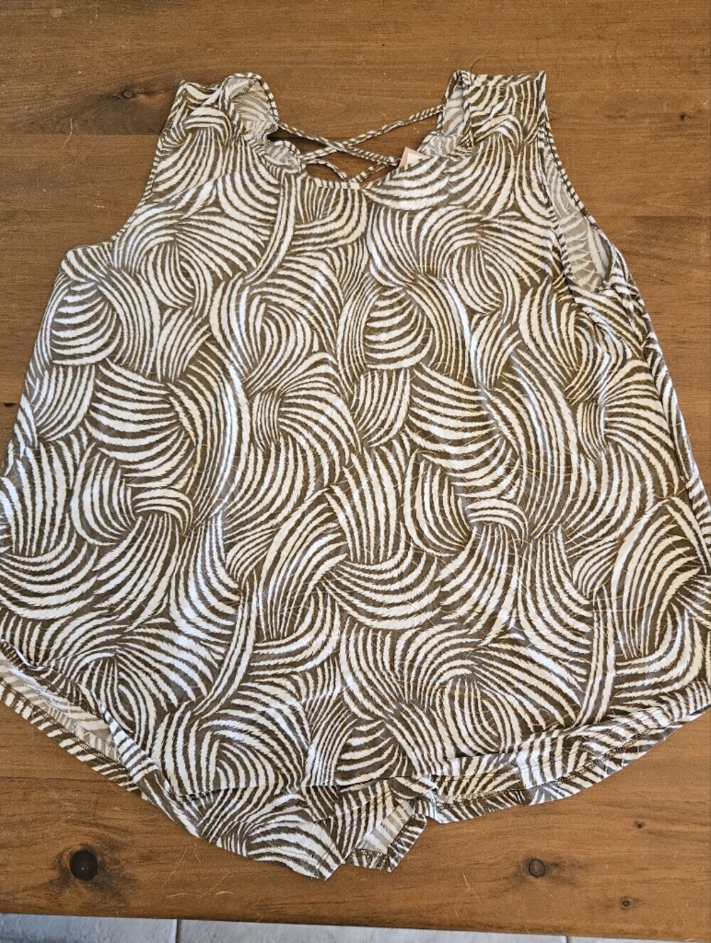 Amana NWT Handkerchief Hem Top Brown & White Print Size 2X
